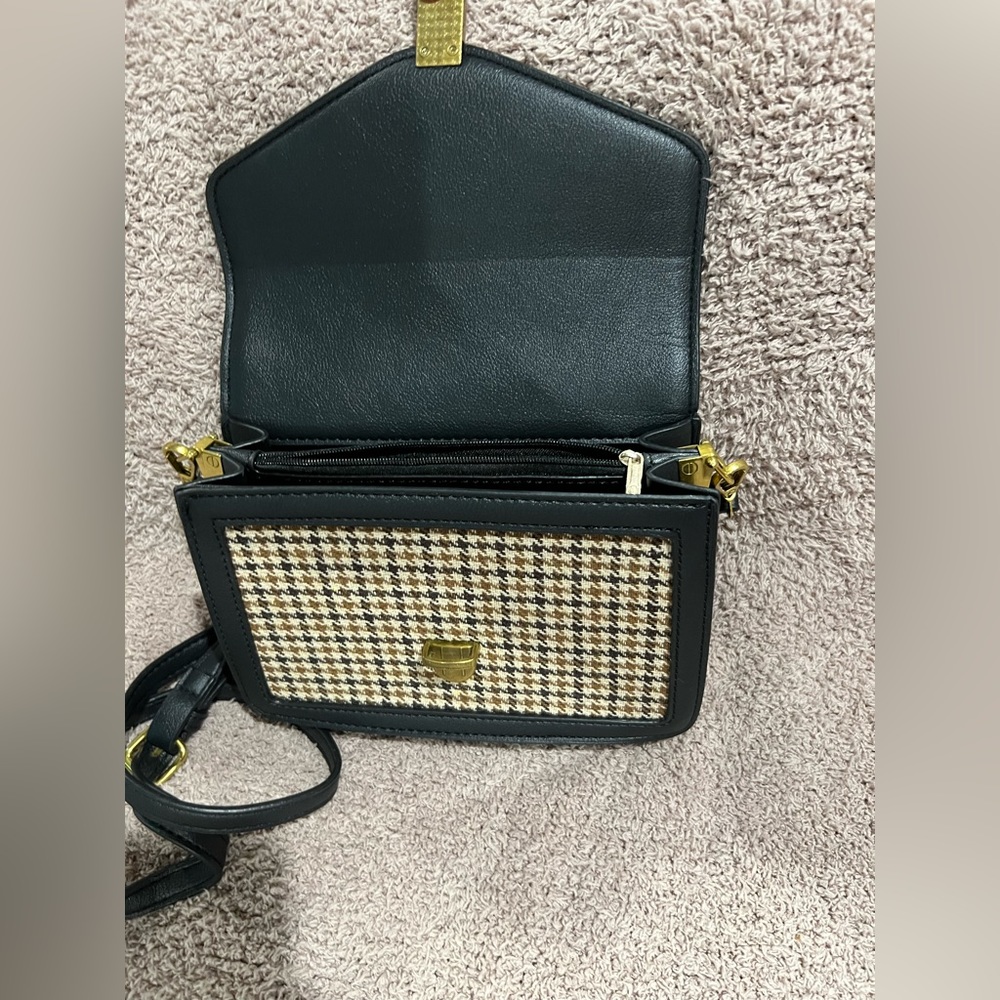 Adorable crossbody! - Picture 2 of 4
